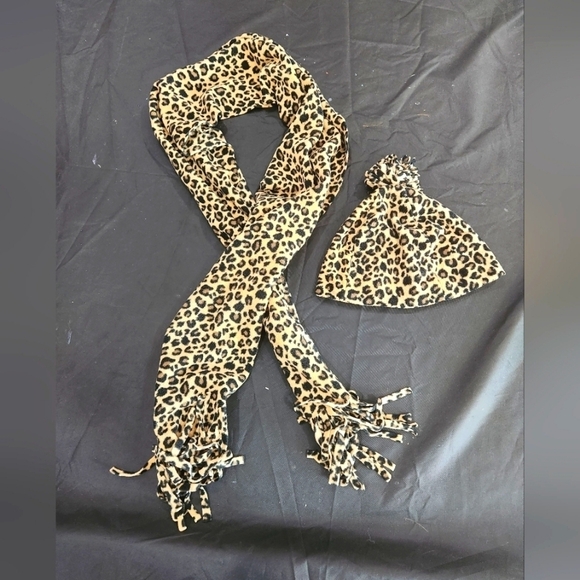 Old Navy Fleece Scarf and Hat Leopard Print Set Soft Warm - Picture 1 of 7